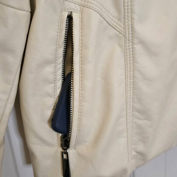 Jou Jou Cream Faux Leather Moto Jacket with Functional Deep Pockets! | 2X - Picture 7 of 16